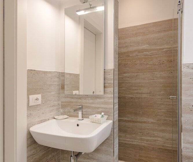 غرفة قياسية فردية مطلة علي البحر, Miramare