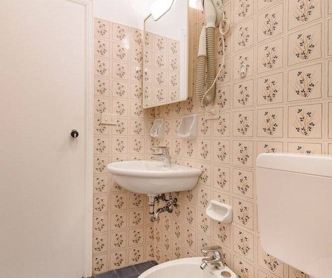 غرفة قياسية فردية مطلة علي البحر, Miramare