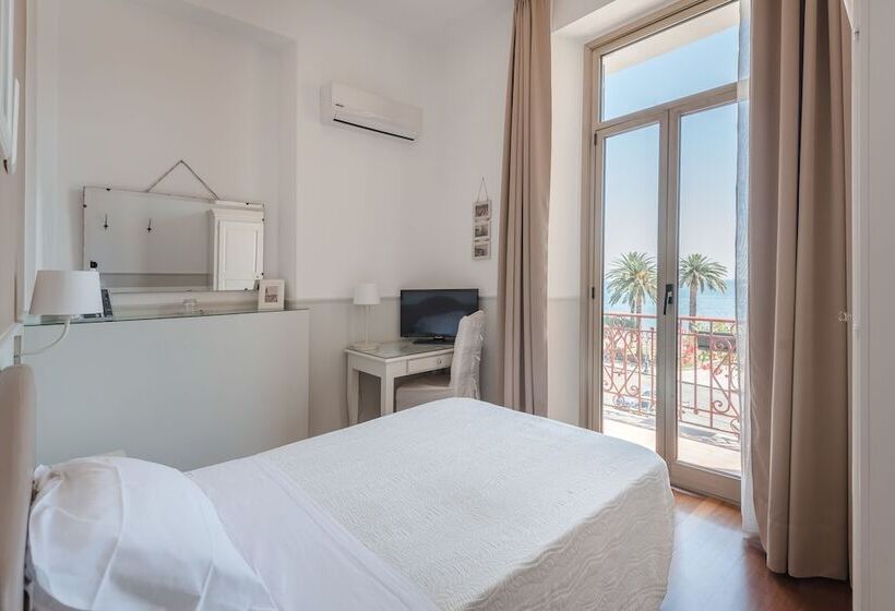 غرفة قياسية فردية مطلة علي البحر, Miramare