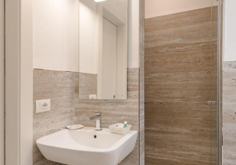 غرفة قياسية فردية مطلة علي البحر, Miramare