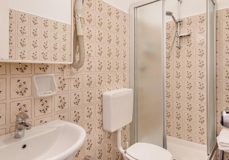 غرفة قياسية فردية مطلة علي البحر, Miramare