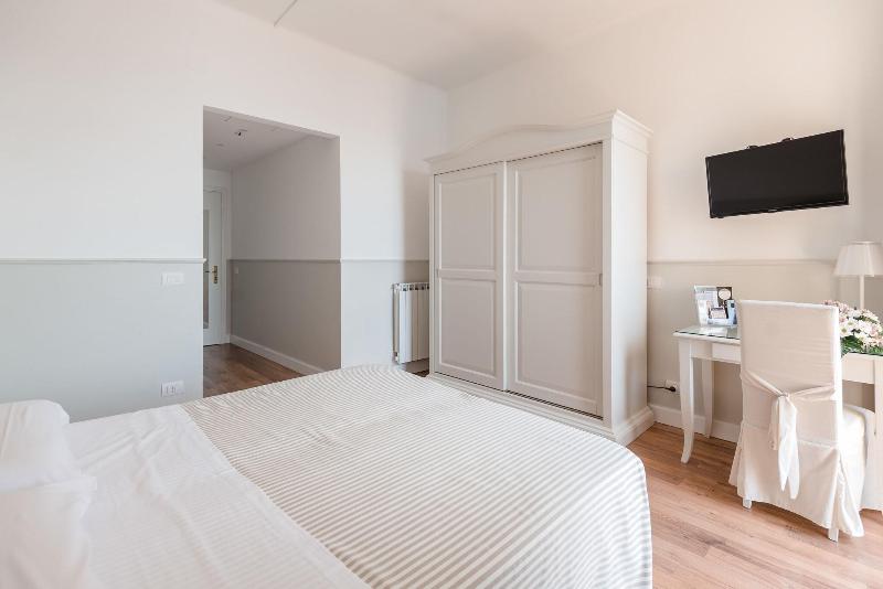 Triple Room Sea View, Miramare