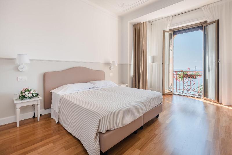 Triple Room Sea View, Miramare