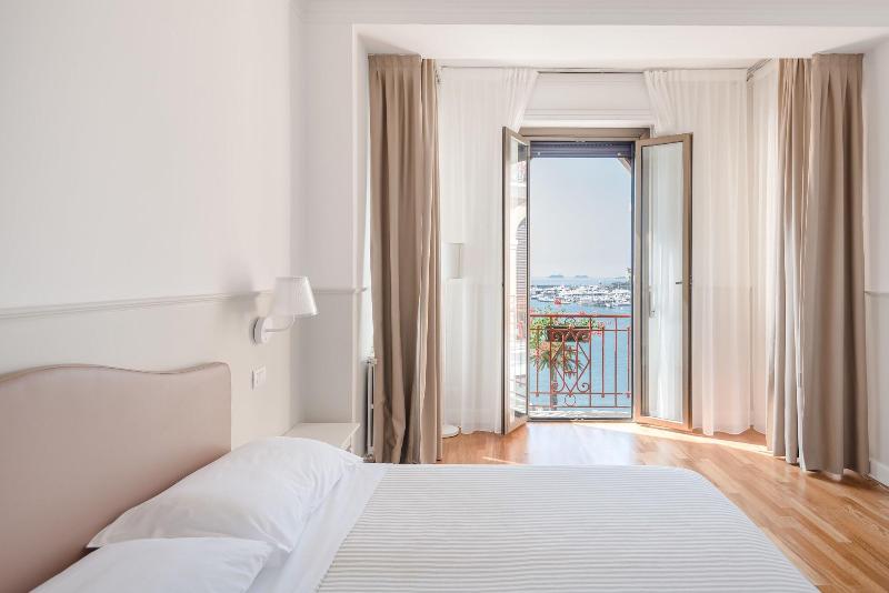 Triple Room Sea View, Miramare