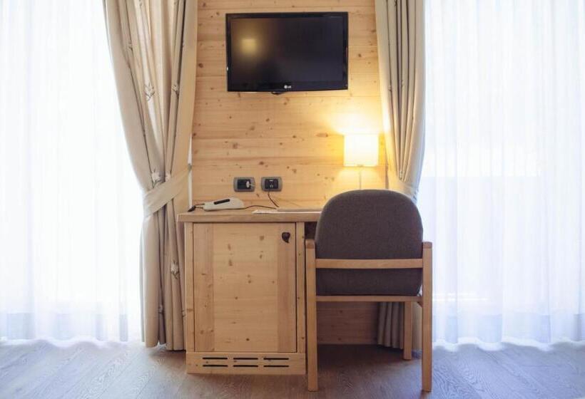 غرفة قياسية سرير كينج, Pineta Nature Resort  Wellness & Spa