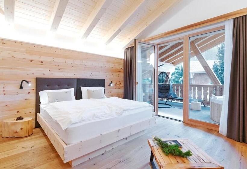 جناح جونيور مزوَّد بشرفة, Pineta Nature Resort  Wellness & Spa