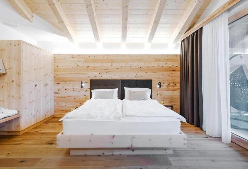 جناح جونيور مزوَّد بشرفة, Pineta Nature Resort  Wellness & Spa