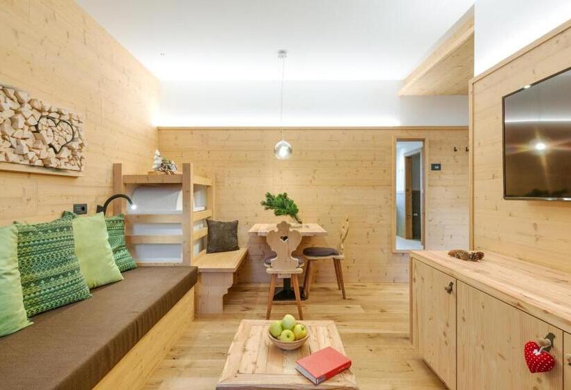 جناح جونيور مزوَّد بشرفة, Pineta Nature Resort  Wellness & Spa