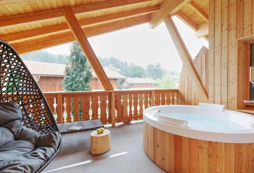 جناح جونيور مزوَّد بشرفة, Pineta Nature Resort  Wellness & Spa