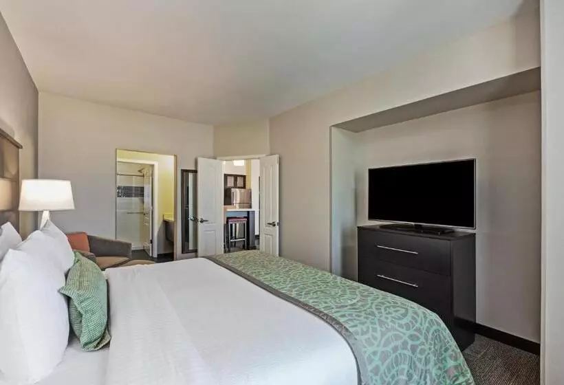 キングサイズベッドのスイートルーム, Staybridge Suites Fort Worth Fossil Creek, An Ihg
