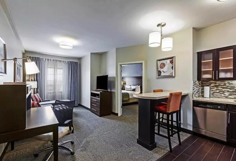 キングサイズベッドのスイートルーム, Staybridge Suites Fort Worth Fossil Creek, An Ihg