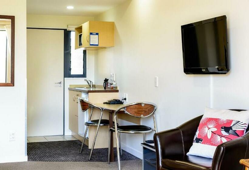 Студия Стандарт, Nautilus Lodge Motel