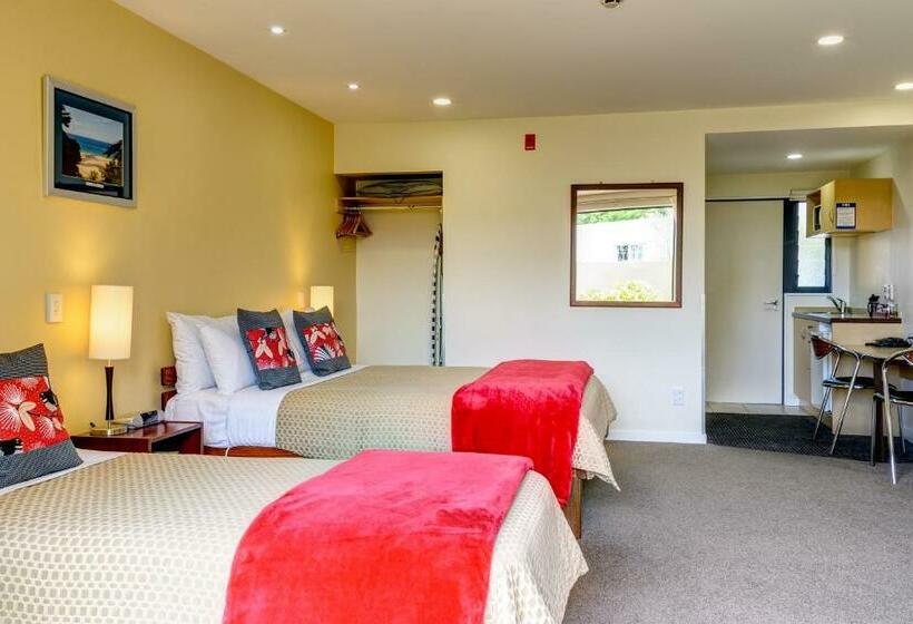 Студия Стандарт, Nautilus Lodge Motel