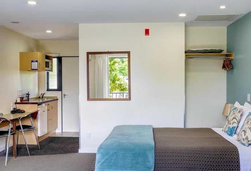 Студия Стандарт, Nautilus Lodge Motel