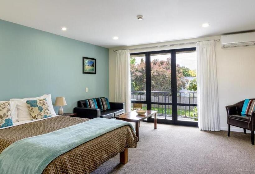 Студия Стандарт, Nautilus Lodge Motel