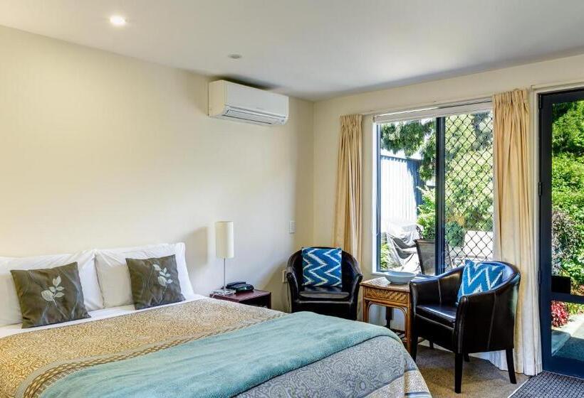 Студия Стандарт, Nautilus Lodge Motel