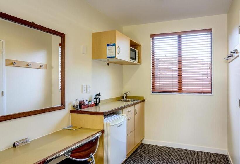 Студия Стандарт, Nautilus Lodge Motel