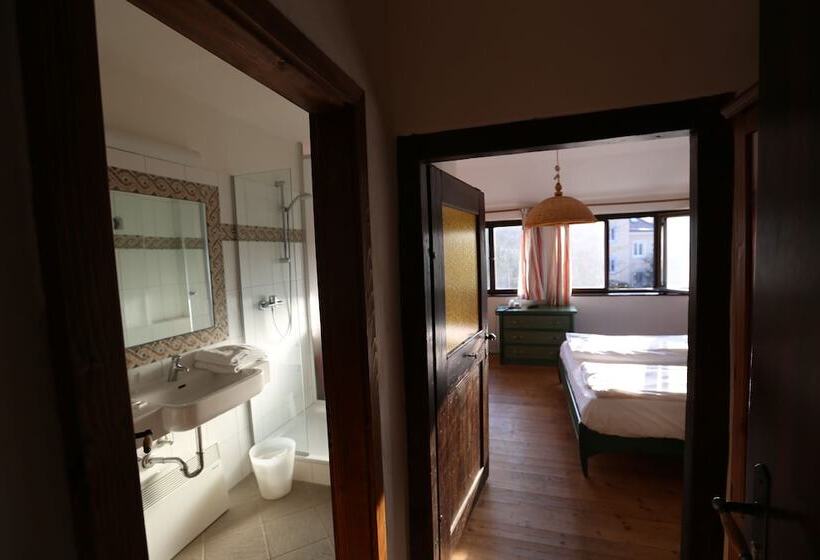 اتاق استاندارد با سرویس بهداشتی مشترک, Haus Wartenberg