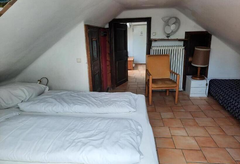 Economy Quadruple Room, Haus Wartenberg