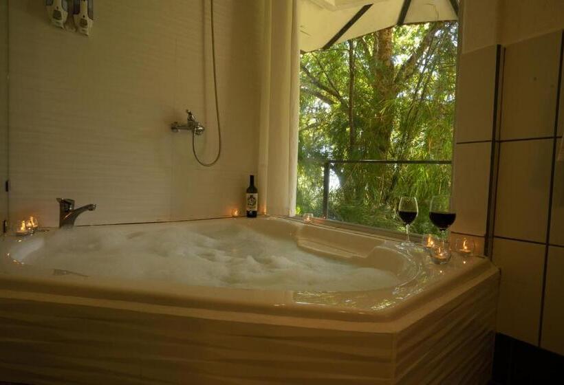 بنجلو سوبيريور, Dantica Cloud Forest Lodge