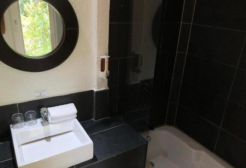 スタンダードバンガロー, Dantica Cloud Forest Lodge