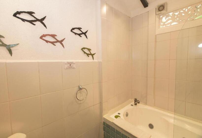 バンガローの２ベッドスタンダードルーム, Dantica Cloud Forest Lodge