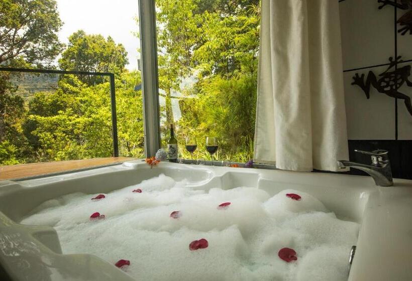 بنجلو قياسى, Dantica Cloud Forest Lodge