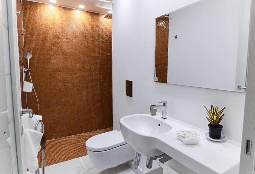 غرفة قياسية, Rosa E Valentino