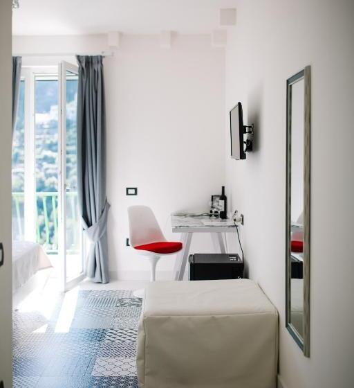 غرفة قياسية, Rosa E Valentino