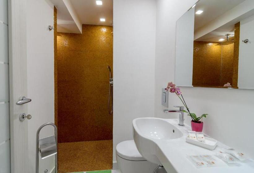 غرفة قياسية, Rosa E Valentino