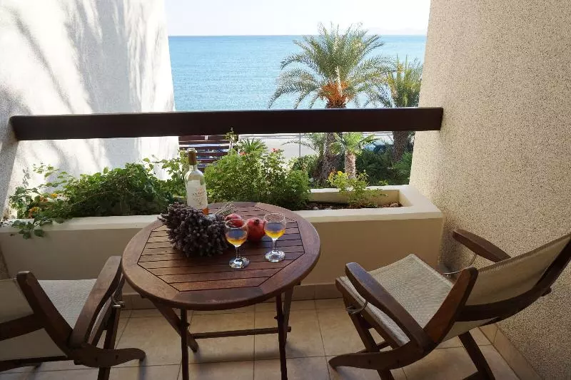 استودیوی استاندارد با چشم‌انداز دریا, Sitia Bay