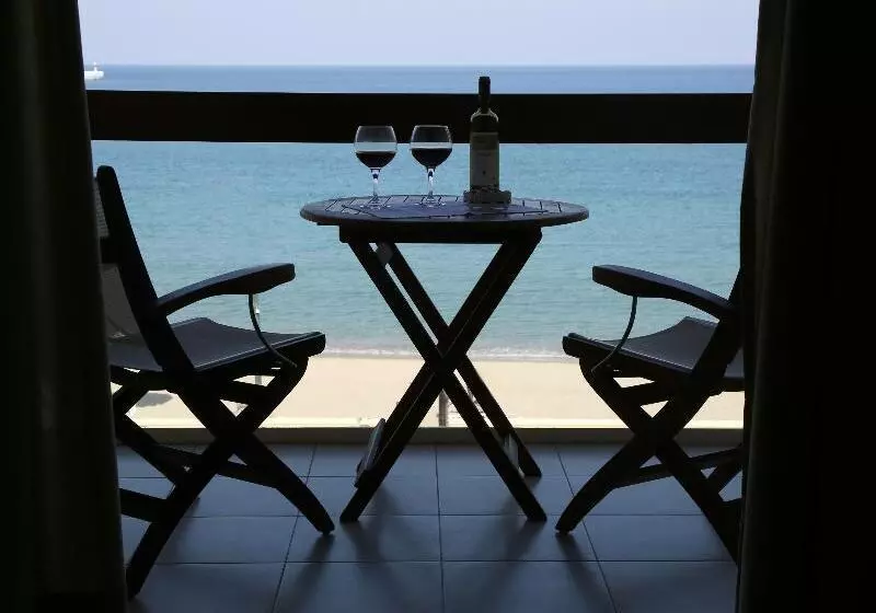 استودیوی استاندارد با چشم‌انداز دریا, Sitia Bay