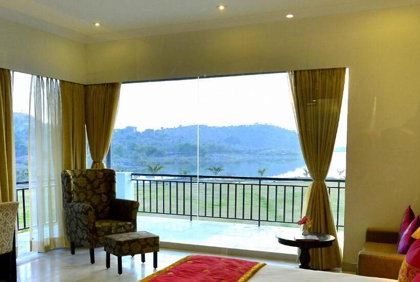 Quarto Deluxe Vista Lago, Tatsaraasa Resort & Spa, Udaipur