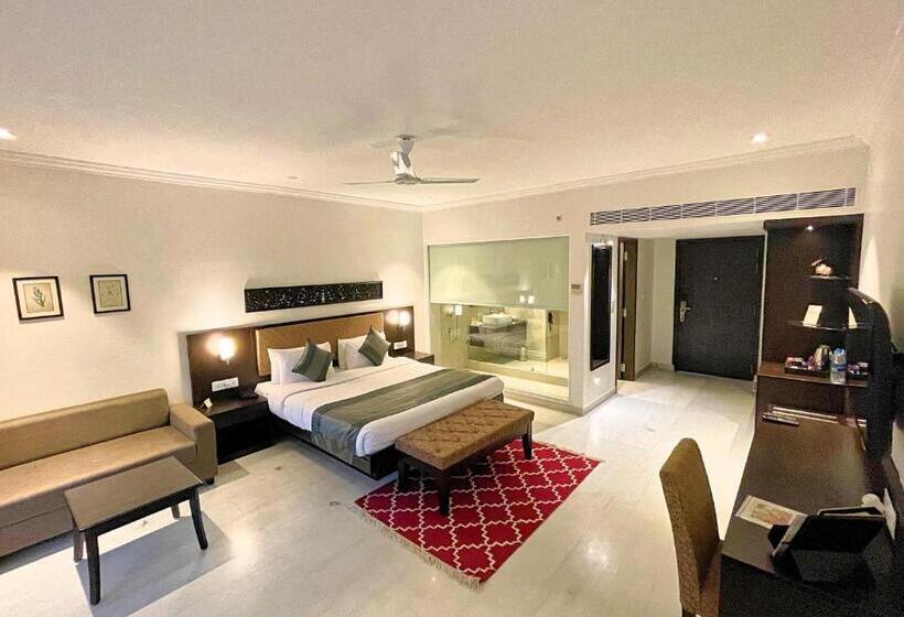 اتاق استاندارد با چشم‌انداز استخر, Tatsaraasa Resort & Spa, Udaipur