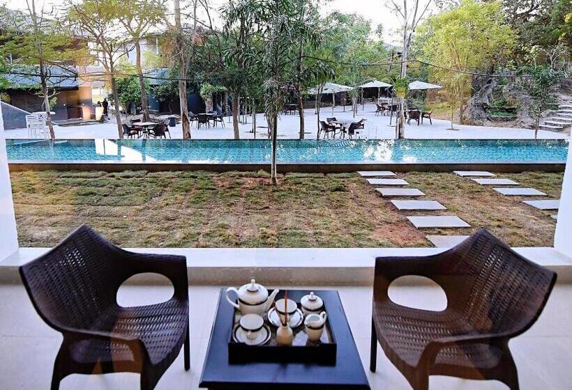 Quarto Estandar Vista Piscina, Tatsaraasa Resort & Spa, Udaipur