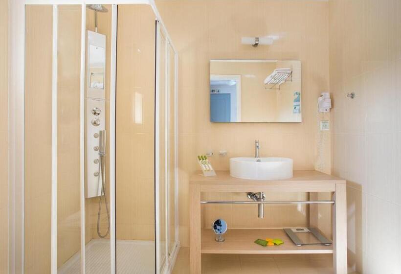 חדר דלוקס, Thirides Beach Resort