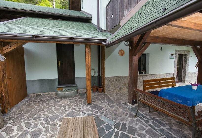 آپارتمان 1 خوابه, Slabnik Nature Escape