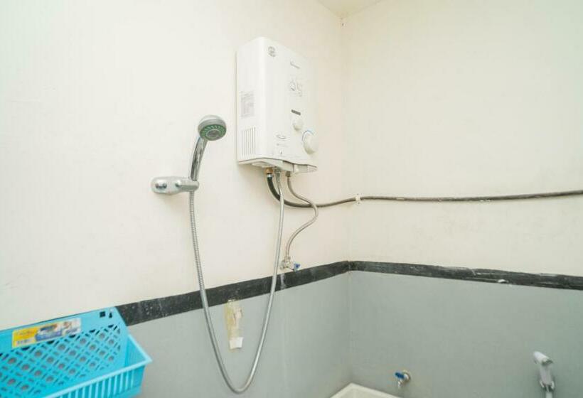 اتاق استاندارد, Reddoorz Syariah Near Batu Night Spectacular 3