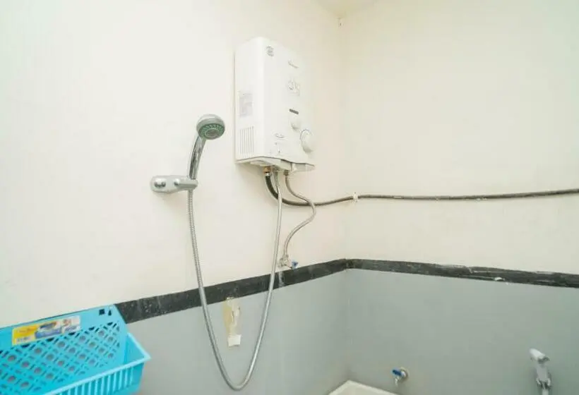 Standard-huone, Reddoorz Syariah Near Batu Night Spectacular 3