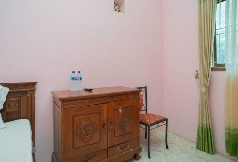 اتاق استاندارد, Reddoorz Syariah Near Batu Night Spectacular 3