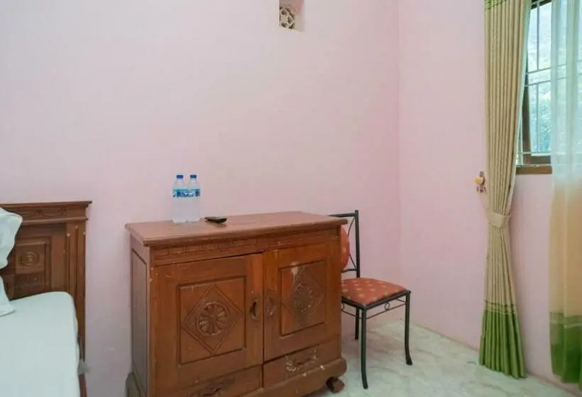 Standard-huone, Reddoorz Syariah Near Batu Night Spectacular 3