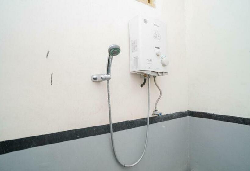 اتاق استاندارد, Reddoorz Syariah Near Batu Night Spectacular 3