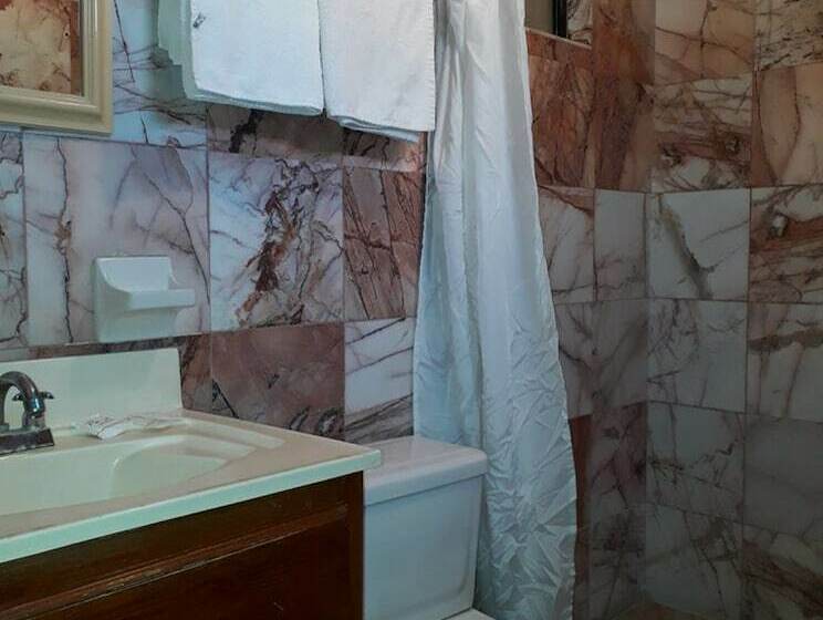 Habitación Básica Cama Matrimonio, Grand Hotel Guaycura