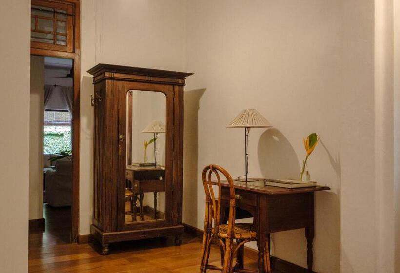 Люкс Премиум, Havelock Place Bungalow