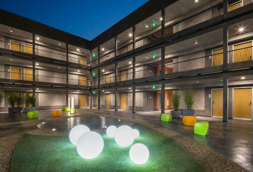 غرفة قياسية, Aventura