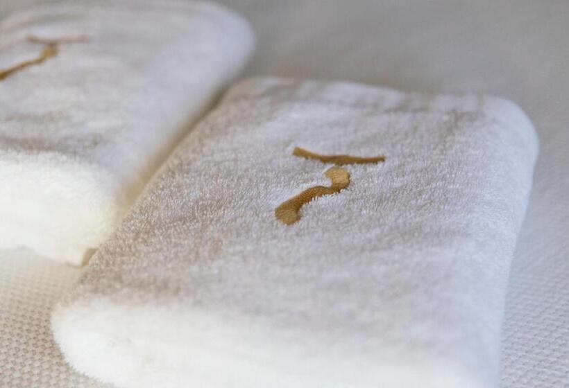 デラックスルーム, Cresol