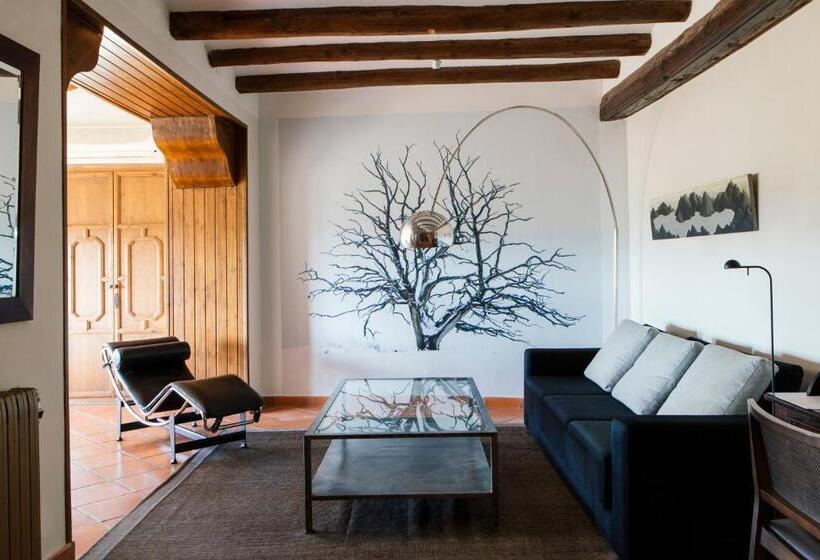 デラックスジュニアスイート, Cresol