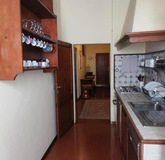 اتاق استاندارد سه نفره, La Rosa Townhouse