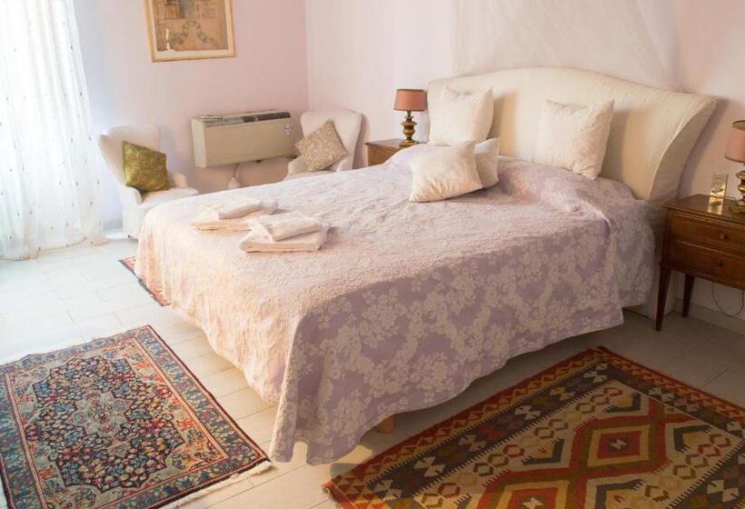 اتاق استاندارد سه نفره, La Rosa Townhouse