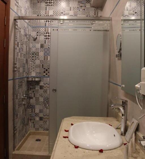 اتاق استاندارد سه نفره با چشمانداز کنار دریا, Royal Jewel Al Raml